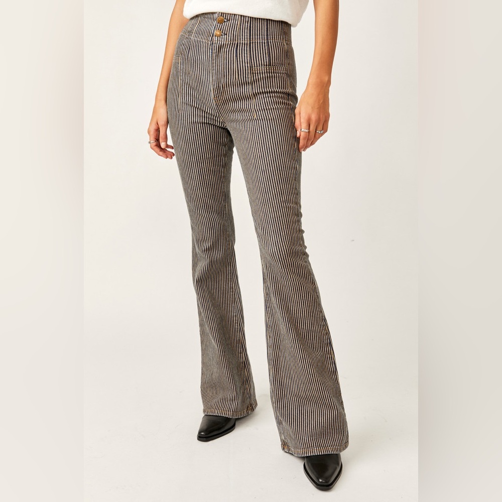 🌻🆕FREE PEOPLE We The Free Jayde Railroad Flare Jeans-Size 26 - Picture 4 of 16